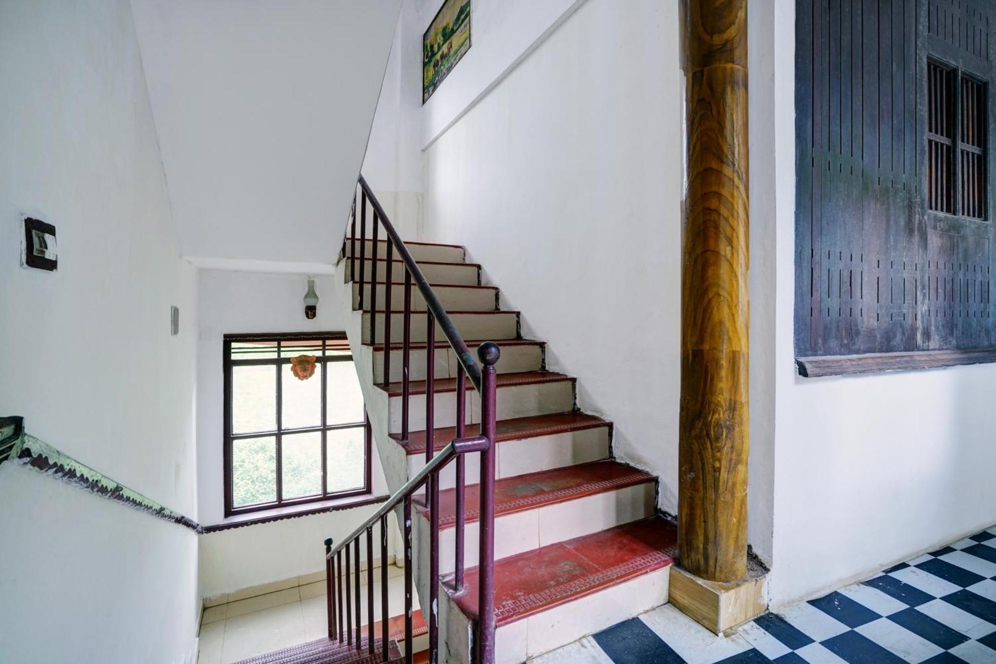 Oyo Flagship Meadow View Inn Thekkady Exterior photo