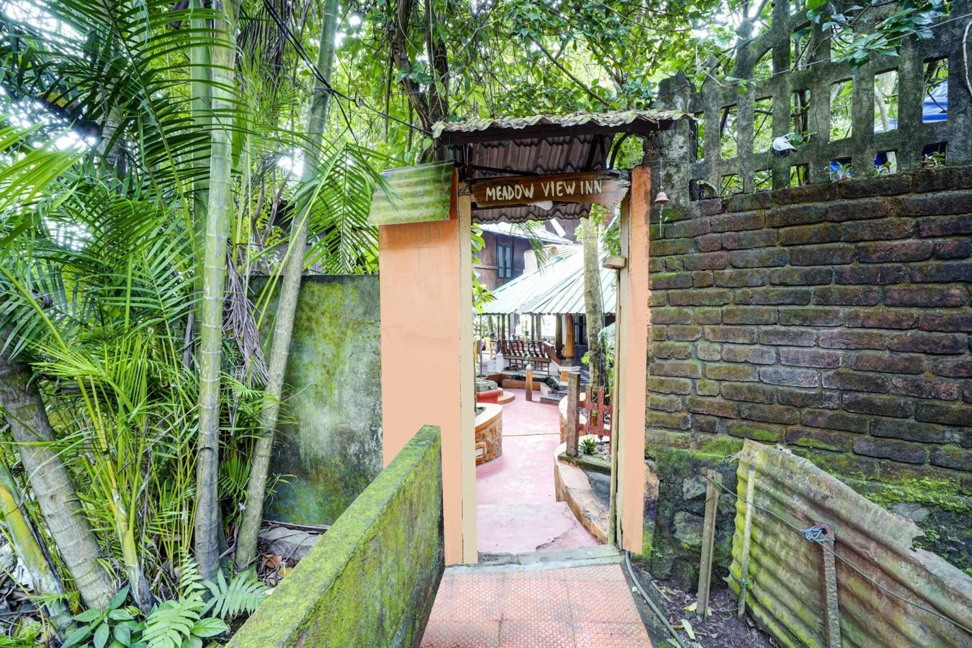Oyo Flagship Meadow View Inn Thekkady Exterior photo